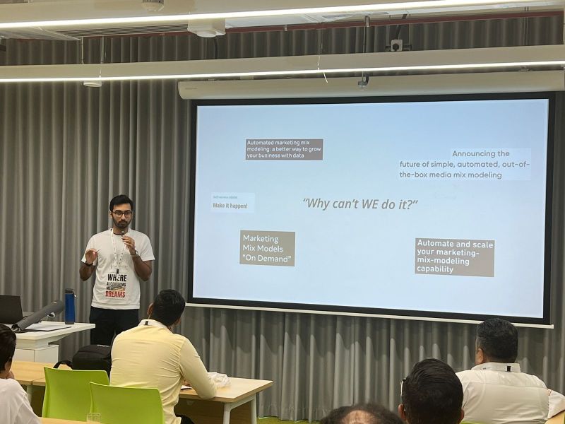 Aazim speaking to a seated room at the inaugural MeasureCamp Dubai